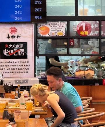 45岁黄宗泽疑似开启新恋情，和TVB咪神长沙用餐，对方曾视他为完美笋盘