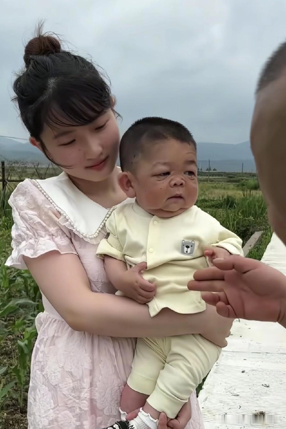 我要是男的，可不找这样的媳妇。刷到一个21岁女孩照顾25岁残疾哥哥的，她要求