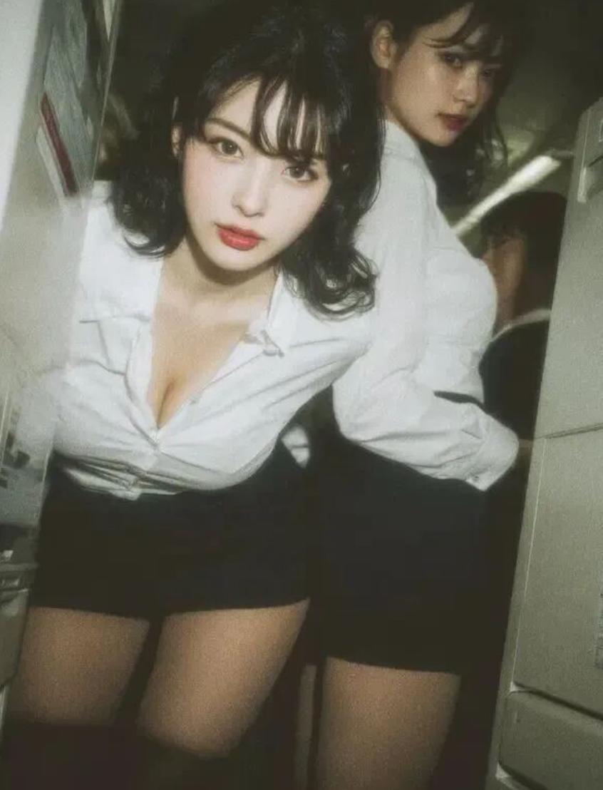 姐姐们，别这样看着我，我会害羞的。