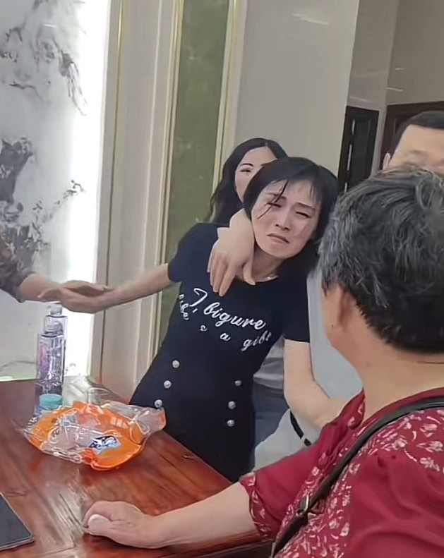 这个画面大家有刷到视频吗？开始还不知道是什么原因让瑾汐今天害哭得这么伤心？看完瑾