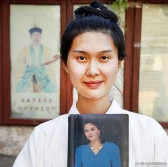 [点赞]一个19岁女生游玩时，一位道姑当众拦住她：“你这辈子无缘婚姻”。谁知，