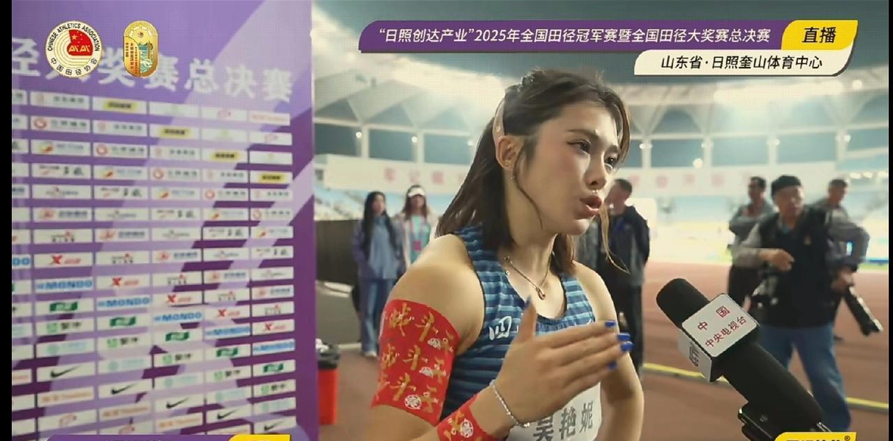 吴艳妮真是中国田径界的极品和争议人物。从世界级层面上看，她没拿过奥运会冠军，世