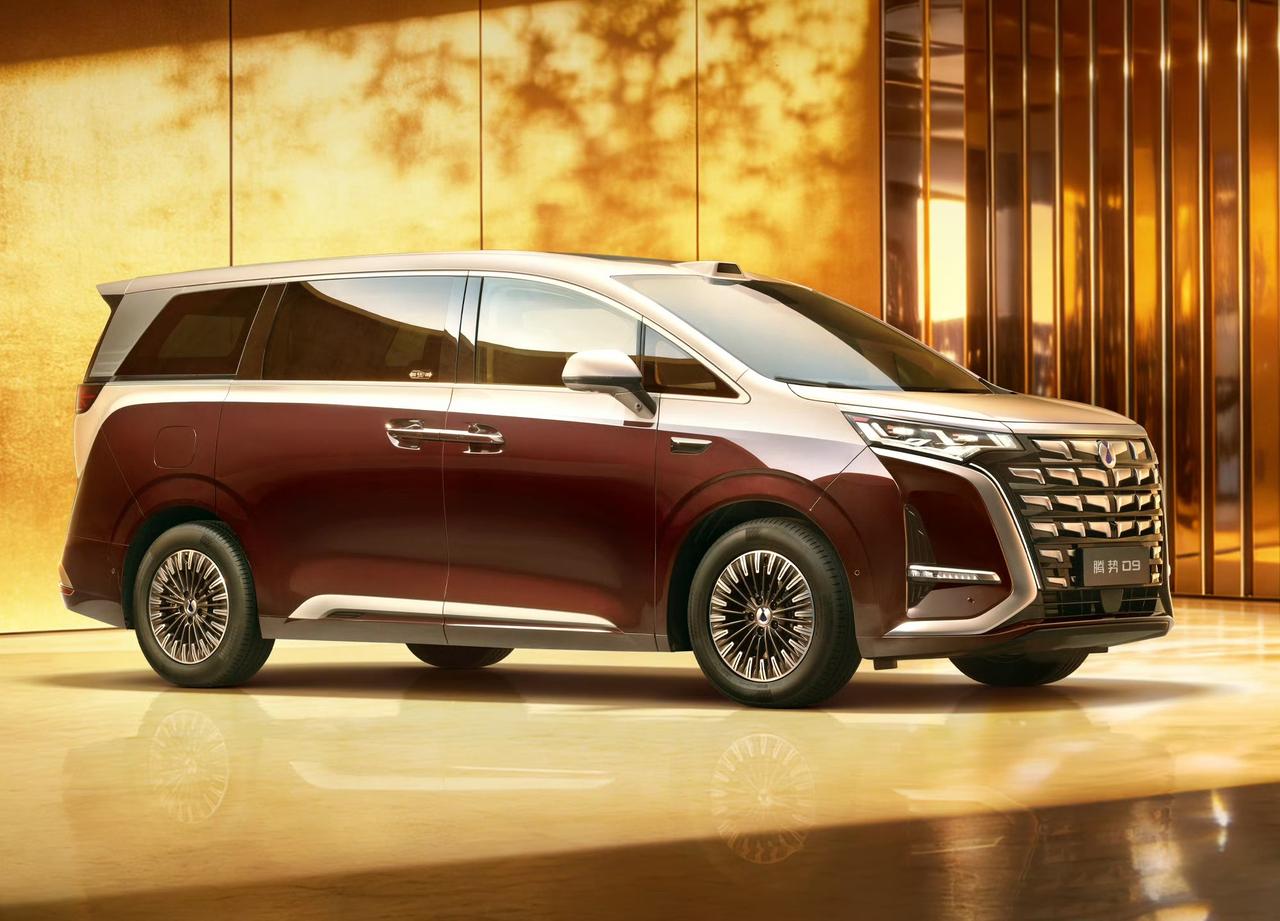 3月19日，比亚迪腾势正式发布第二代腾势D9，新车将于今年上半年上市。新车搭载