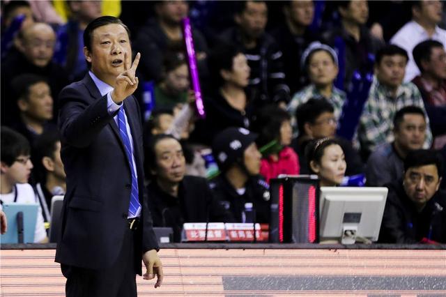 为什么不考虑让李秋平担任中国男篮主教练?
