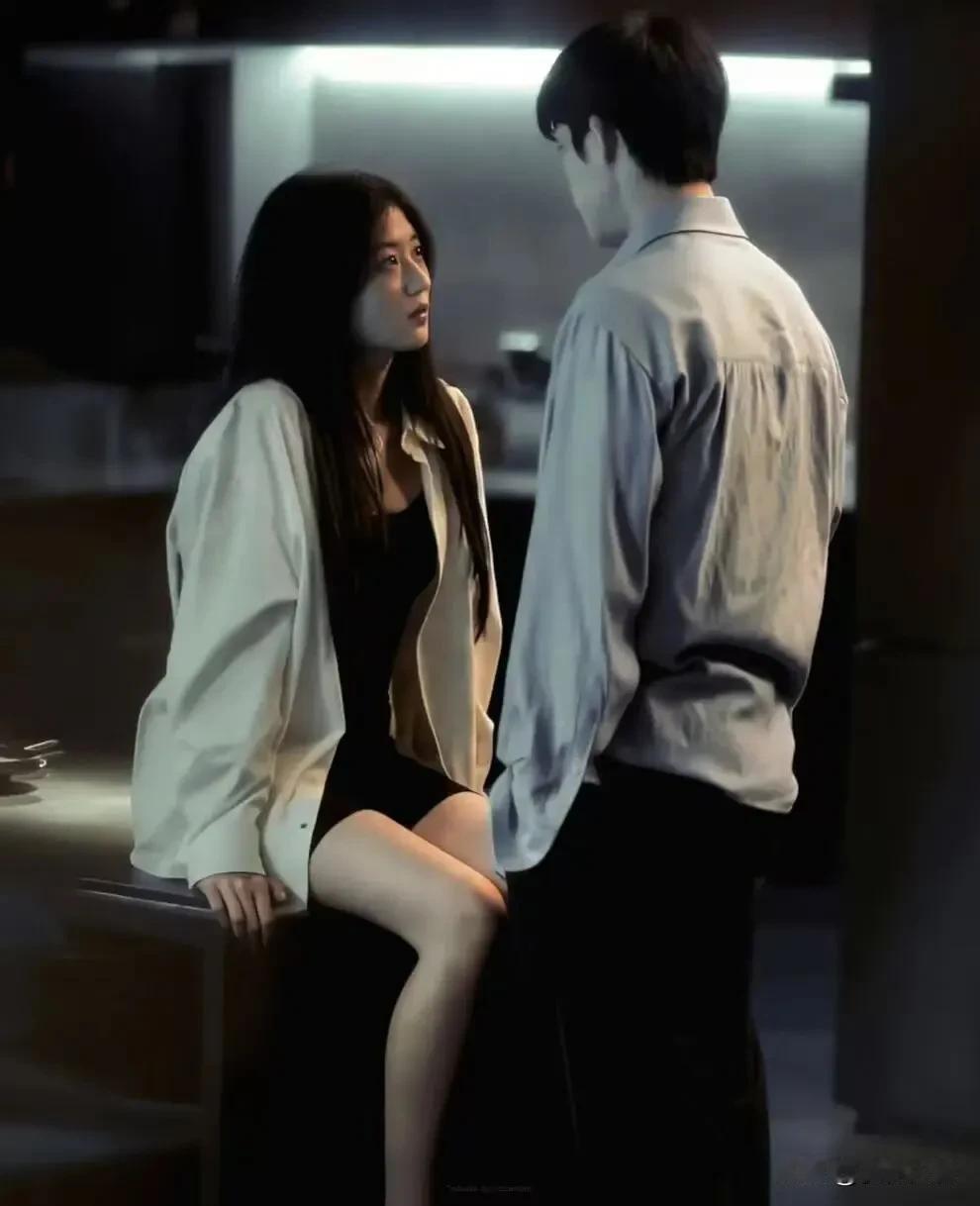 孙千和井柏然亲密戏得拍多少场，她只看喉结就能认出是井柏然？主持人让孙千辨认合作过
