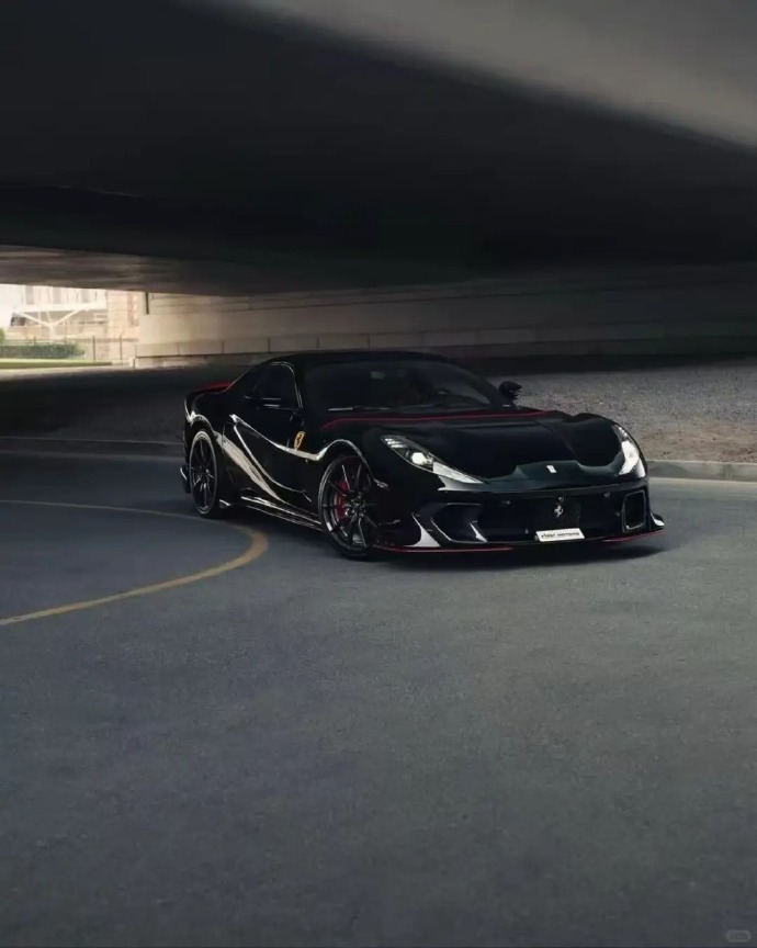 哇塞，看到这法拉利812Competizione，是谁的DNA已经开始疯