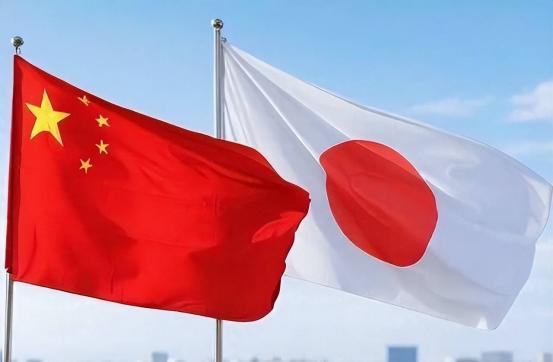 新加坡联合早报6月20日写道：“中国正通过与部分国家发表的联合声明中使用‘反对军
