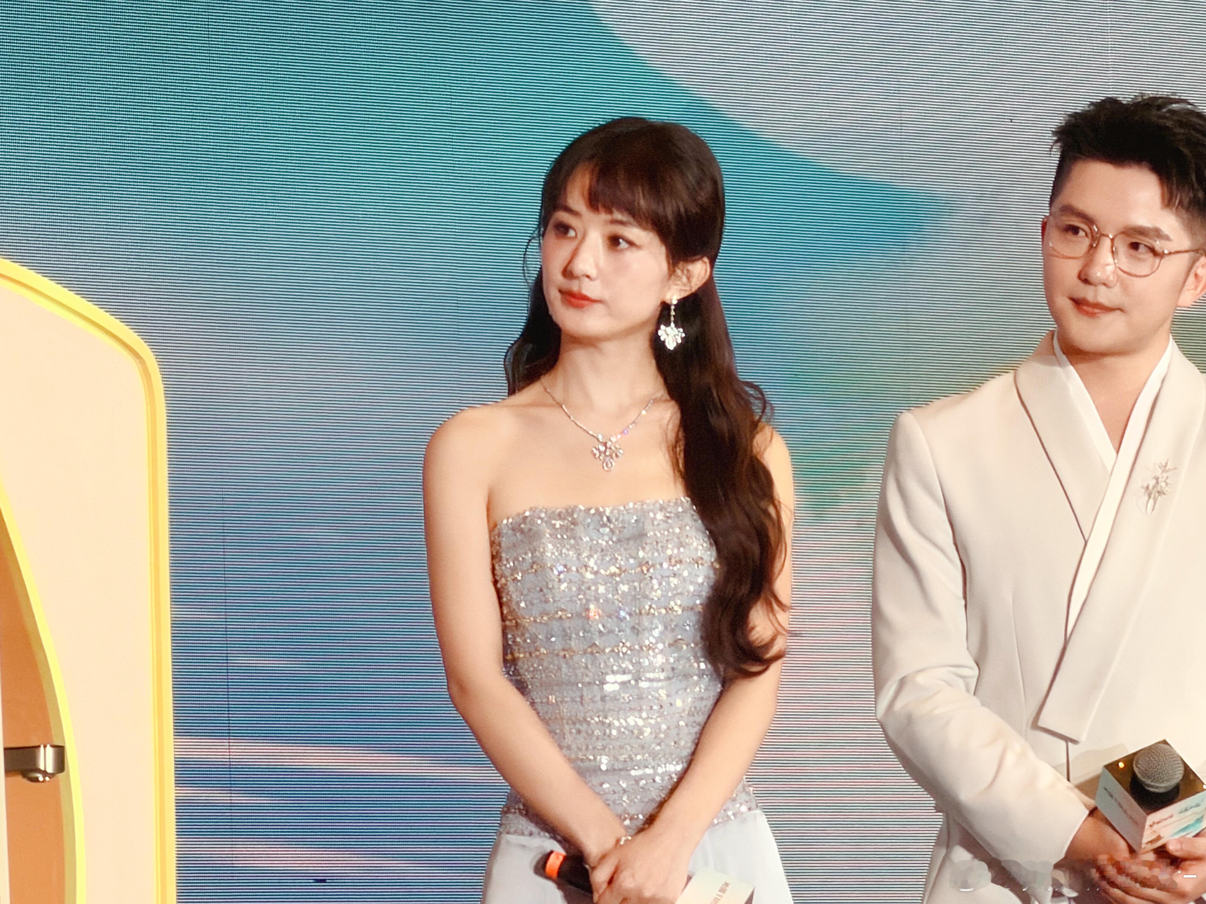 还得是女明星啊，现场真是漂亮！赵丽颖