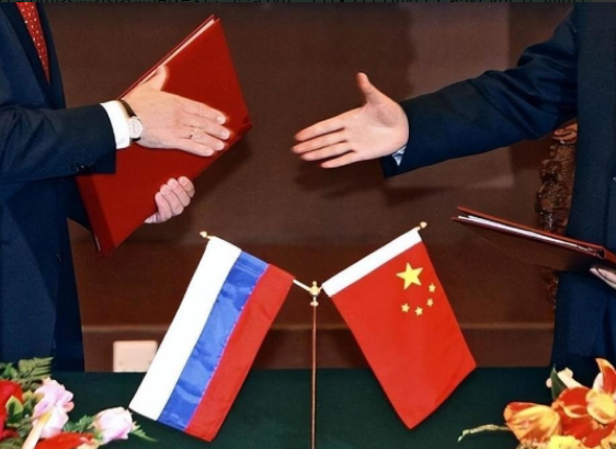 俄罗斯给中国的最大帮助是什么呢？不是武器，也不是能源，而是给了中国几十年难遇的机