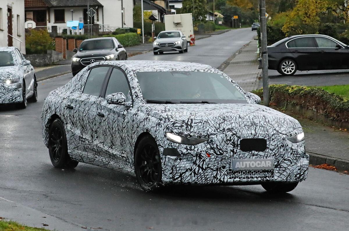 全新一代电动在欧洲开始伪装路试，车将于2027年在英国上市，将取代现款。据悉