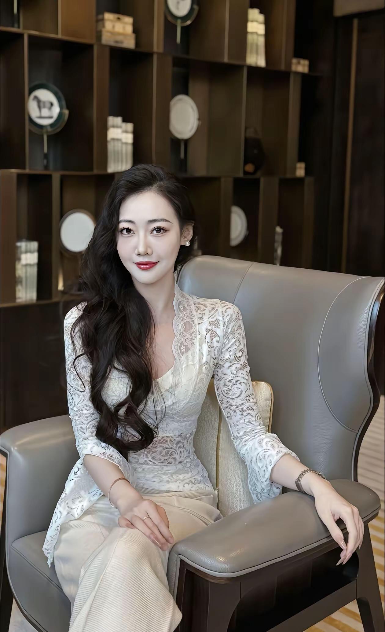 看透复杂是能力，选择简单是境界，生活偶尔伪笑，偶尔微笑。