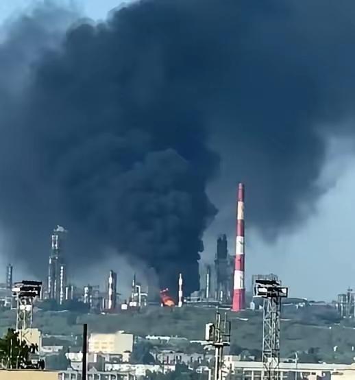 炸！炸！炸！乌克兰又成功对俄罗斯国内的一家大型炼油厂打击成功了，这次乌克兰就是打