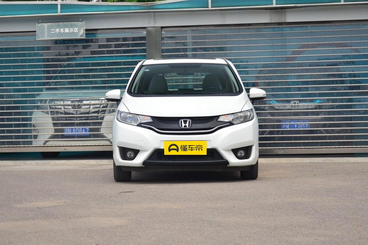 我上个月在本地二手车行跑了四天，光是看飞度就见了七台，捷达NF停在角落也三台连排