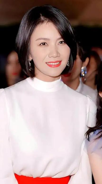 2014年，曹曦文嫁给马来西亚富商，婚后产下女儿，但因长期异地和家族观念等矛盾，