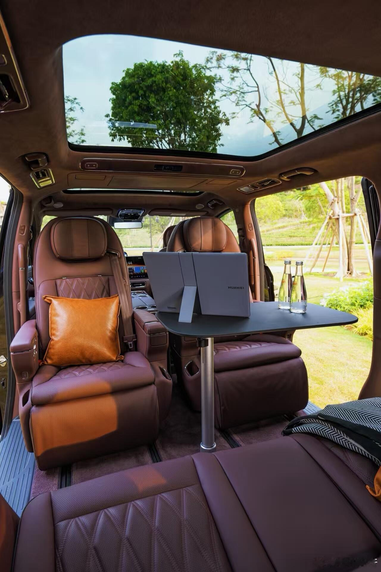 智界v9这个内饰颜色和质感真不错