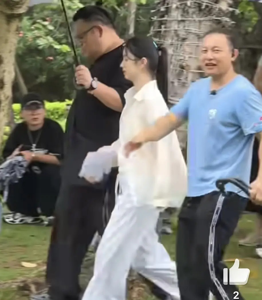 周也能不能瘦下来了？一点下颚线没有