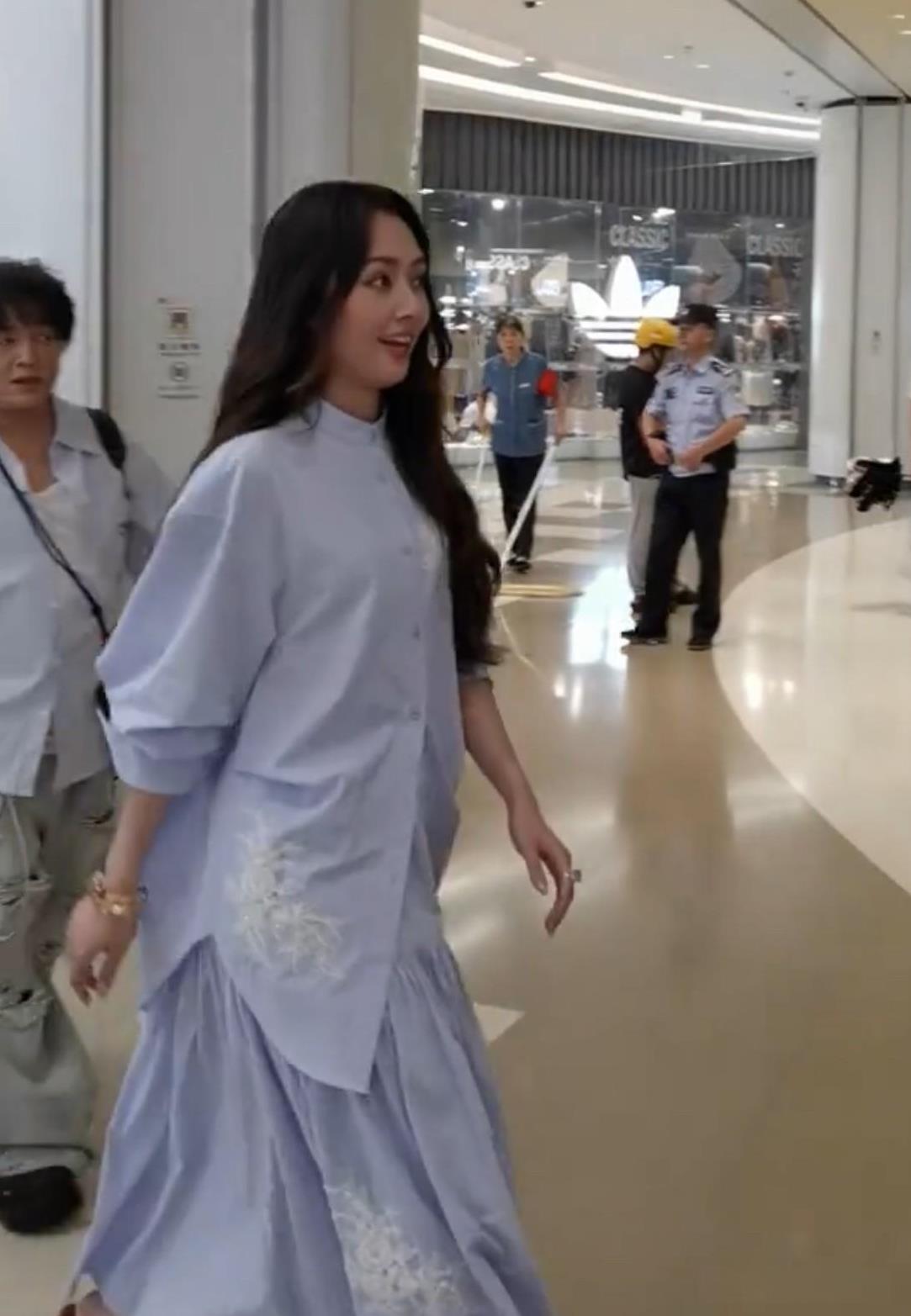 郭碧婷南昌非遗活动，越来越有富太感。郭碧婷出现在南昌，参加传统非遗活动。穿一身