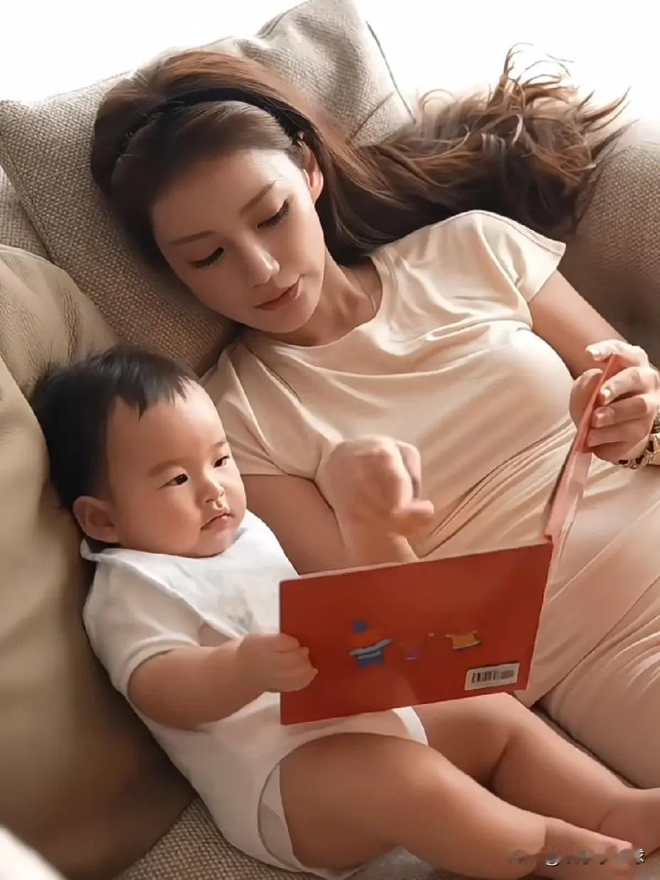 马筱梅晒出与儿子的日常画面，汪宝圆脸软乎乎，可爱极了。这个孩子是汪小菲的第三