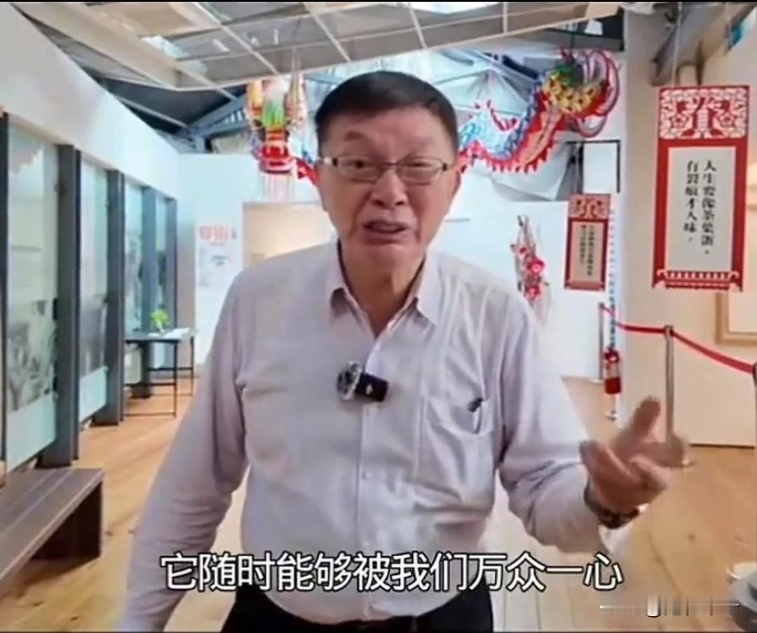 没想到台湾时事评论员苑举正教授，他的家庭背景还挺复杂的。这也是他为什么敢在岛内勇