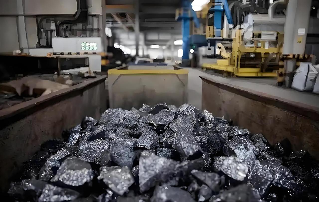 特大稀土走私案曝光，涉案超百亿，直供欧美军工，这是国家资源保卫战！这伙人胆子太大