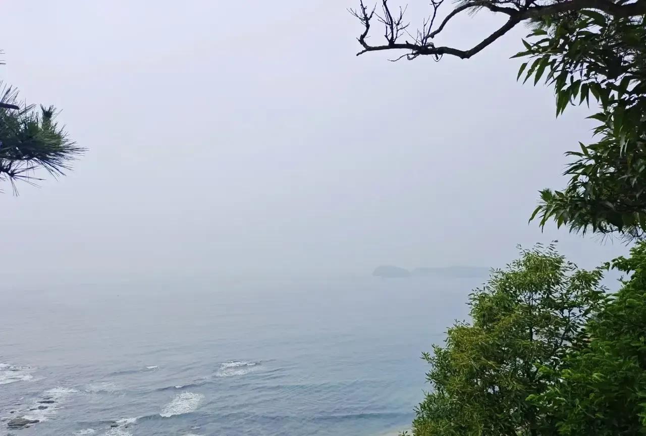 内心强大，不是控制一切，而是允许一切，接纳一切，承受一切。内心强大，不是去证明