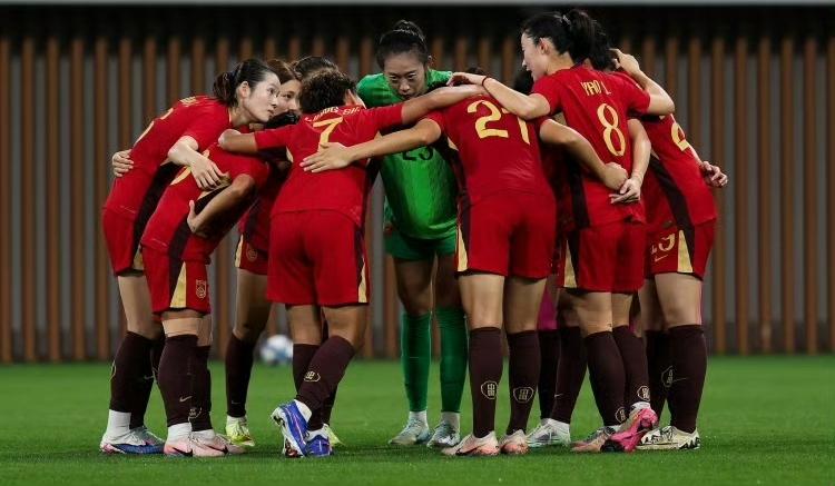 客观，理性！球迷总结：中国女足三战全胜，小组第一晋级女足亚洲杯八强，三场比赛一场