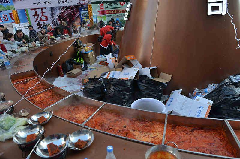 火锅店回收口水油两年狂赚356万，店主厨师双双获刑，这笔账算得太惨了。之前总觉