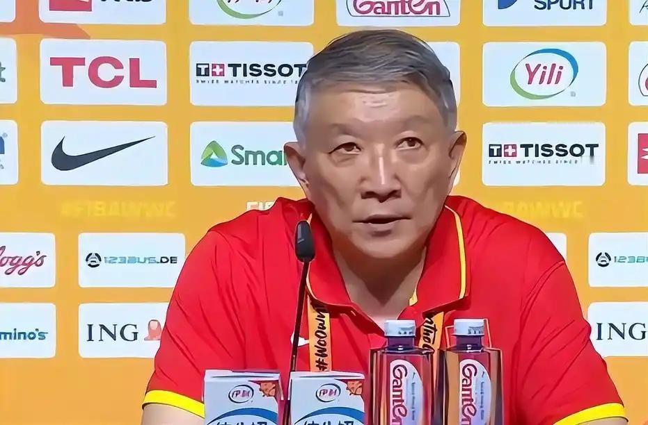 中国女篮和法国女篮的清晰差距1、法国的后场，都是比李梦高的后卫，能力却不输李