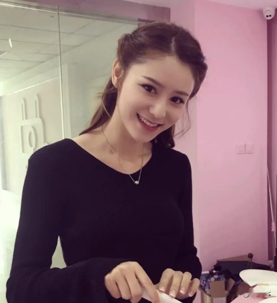 张馨月疯狂模仿林峰前任吴千语：妻子对丈夫前任的执念有多深⁉️妻子都会在意老公的