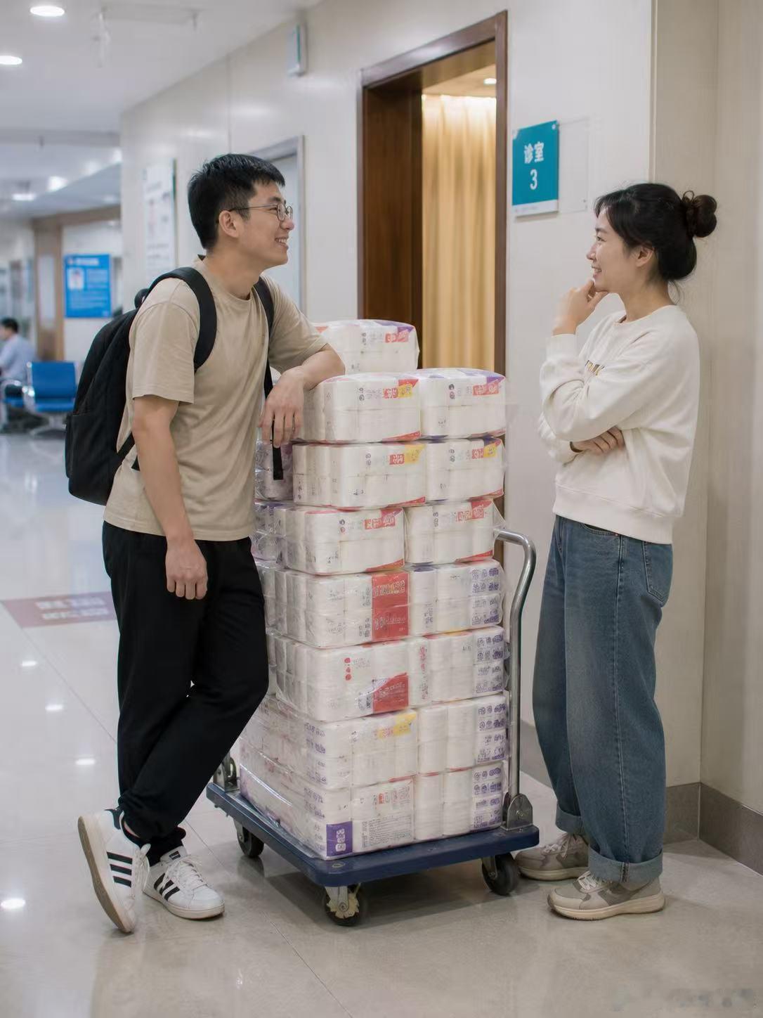 弟弟网购时发现满减还差五元，于是加了一包纸巾。结账后他骄傲宣布，成功省下运费。把视线从结果移回过程，