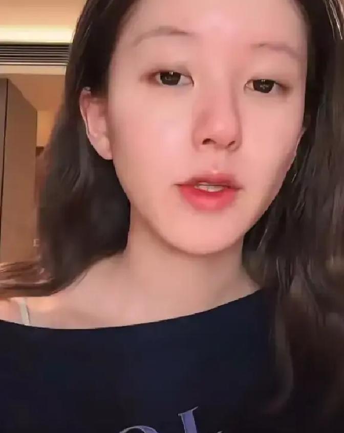 那张脸一夜回春，不是医美奇迹。是卸了妆，关掉滤镜，终于睡了个整觉。三个月前星