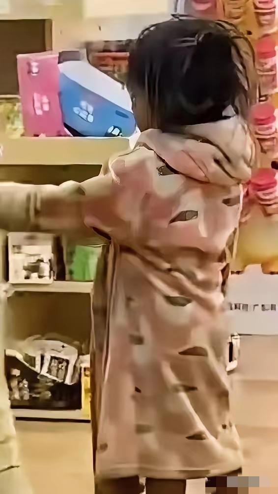 “野人小孩”他爸终于开口了！大家先别急着骂一句“一穿就烂”的嘶吼，藏着的可