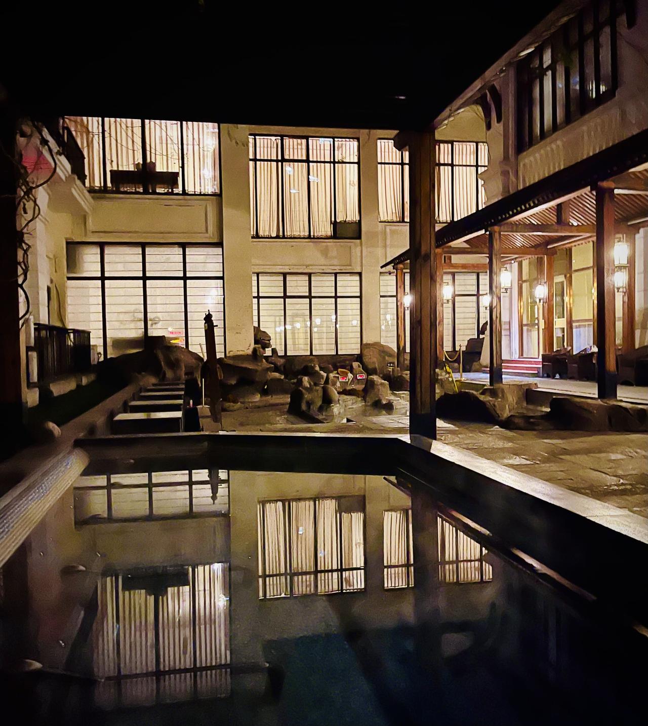 泡个温泉洗个澡，吃个火锅睡个觉。今朝有酒今朝醉，管他明天好不好。