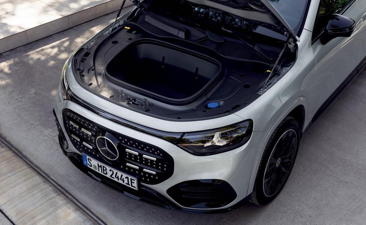 全新一代纯电奔驰GLB海外发布，前期只推纯电版，燃油版明年才上。外观延续家族式设