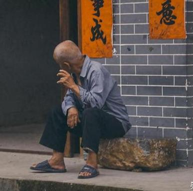 养老金是给老百姓养老的吗？金融学家宏教授大胆直言：7%的人每月养老金有6000多