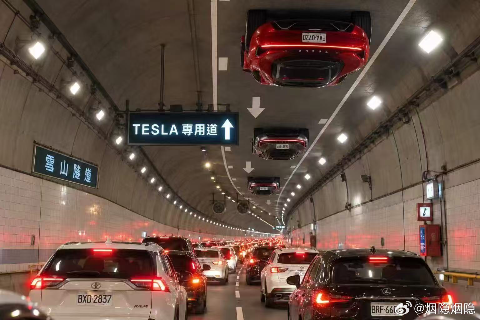 这个倒挂吸附已经被车友们玩坏了，一个车库停两台车，请参考图1。李斌当年的意气风发，因为特斯拉Road