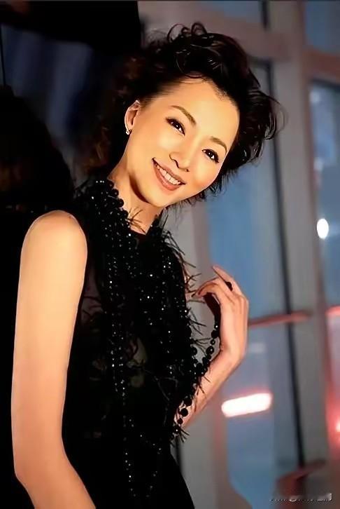 密春雷这事儿，说白了就两样东西。一样，是他发家后，亲手甩掉的原配。另一样，是