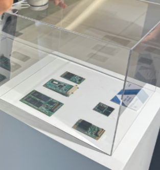 国内存储芯片的真实情况！老索在实地考察！总裁给我们一一介绍各种高端存储芯片。