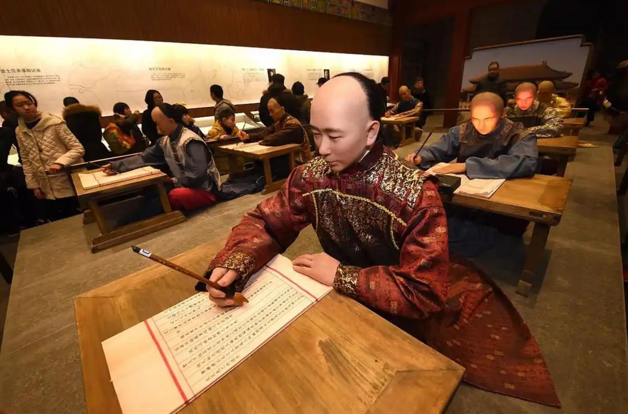 古代秀才相当于什么学历？考中秀才后，又能够获得哪些实质性好处呢？ 在古代中