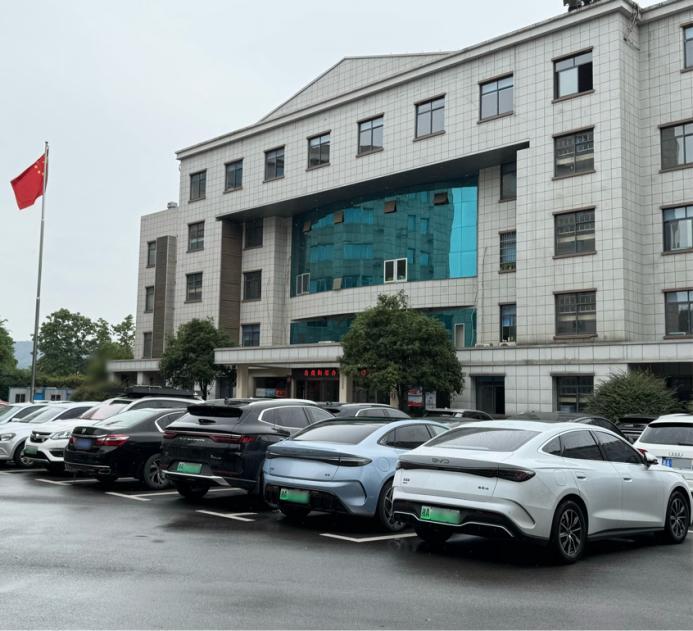 通勤新风尚，果然时代已经不一样，在过去很多公务用更多的是用合资车，进口车，而现在