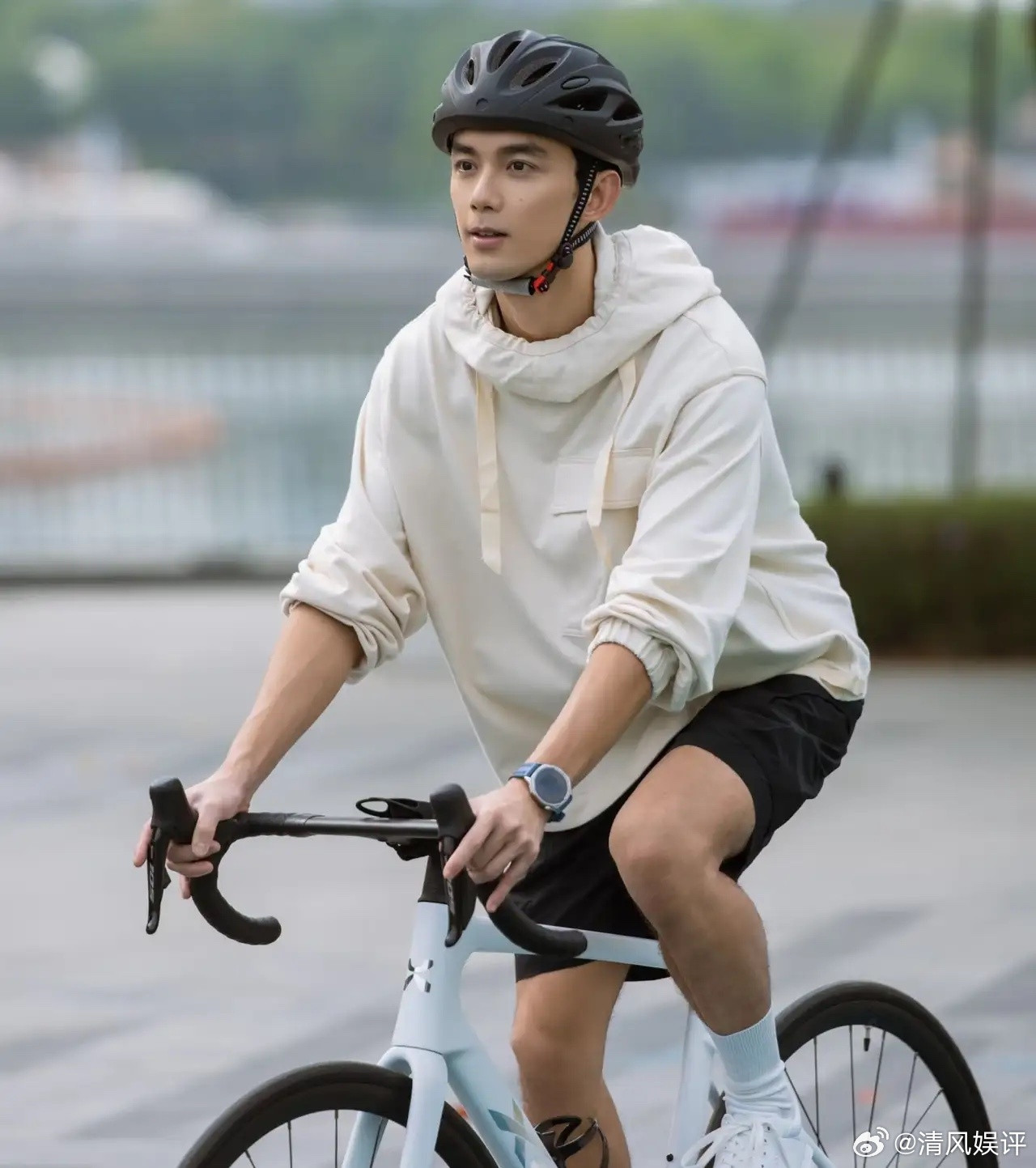 1.赵丽颖偶尔也会接一些人情剧，同意片方拿着自己客串的角色出去招商炒作，已经不像