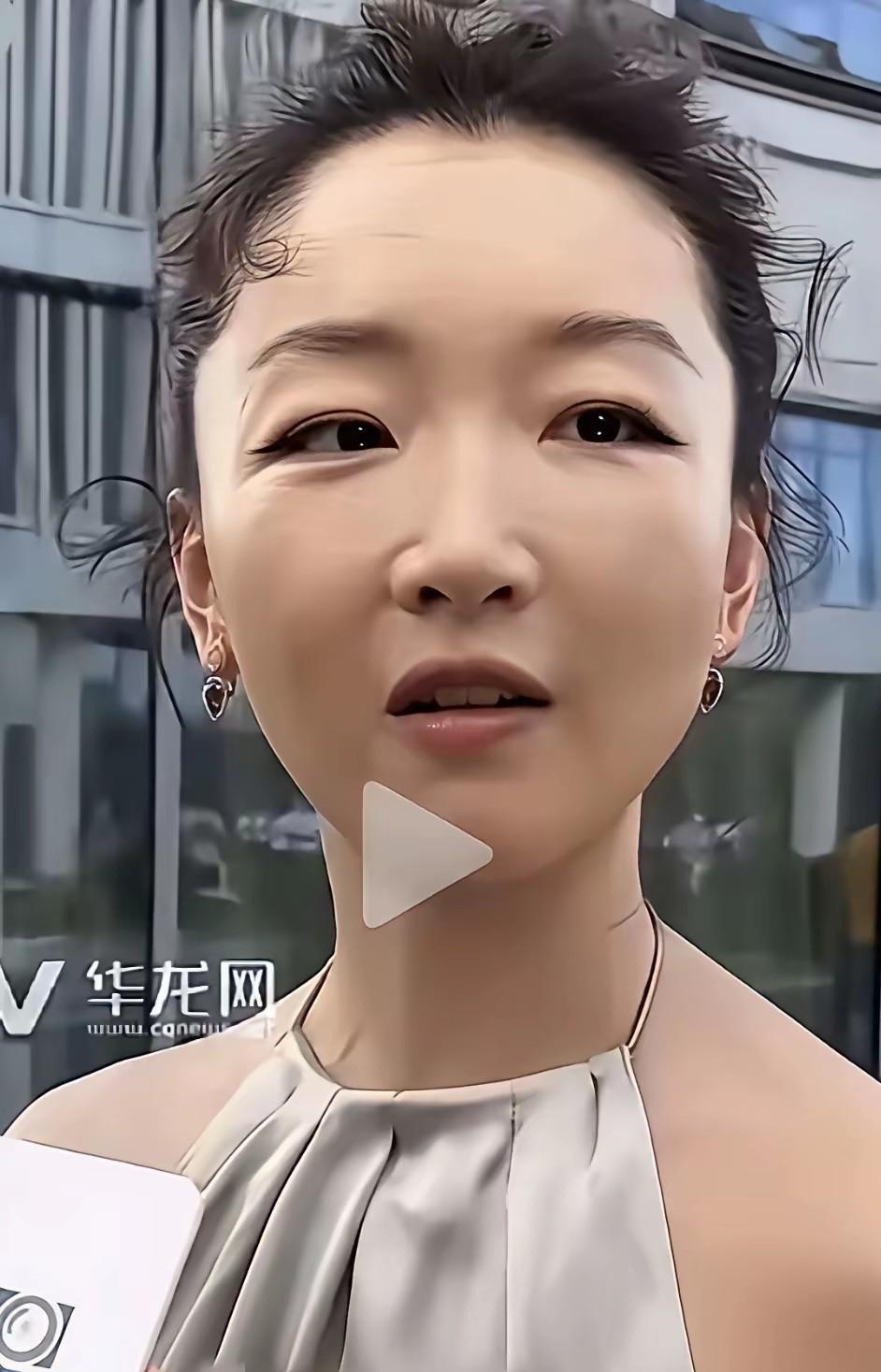 这是周冬雨？？？这个脸是咋滴啦？？看着这么浮肿呢！