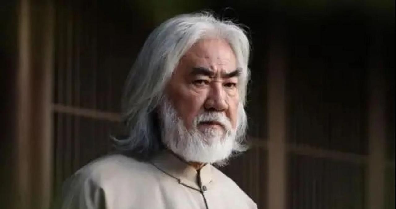张纪中说，当年《笑傲江湖》筹备之初，原定的男主令狐冲的扮演者是邵兵。其实在此之前