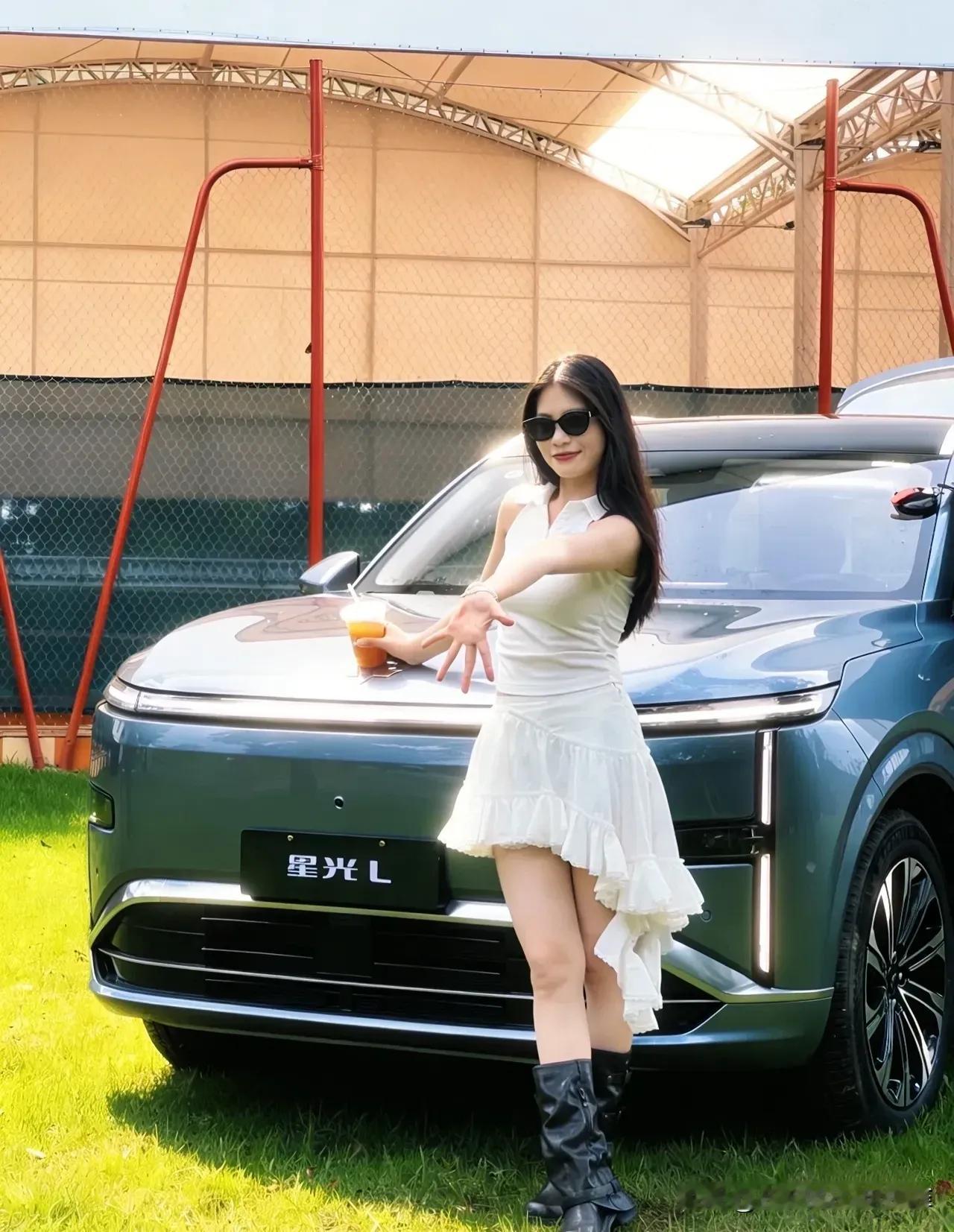 一辆接近五米长的真六座SUV，纯电能跑260公里，售价却只要十万出头——五菱星光L一上市，就把&34