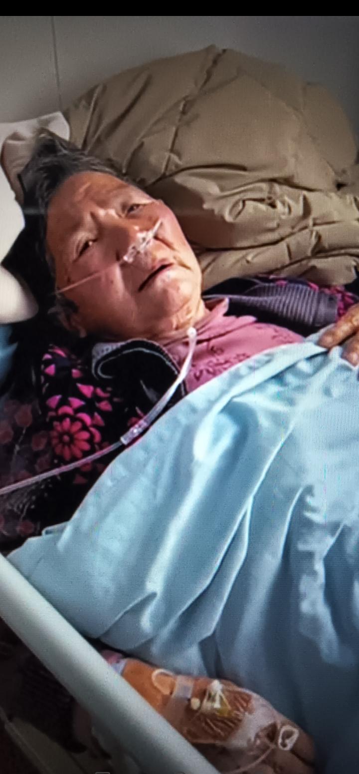 哎，看到这个瞬间心就软了……奶奶说怕火化，怕那一刻裸体被看见，听着就刺痛。老伴傻