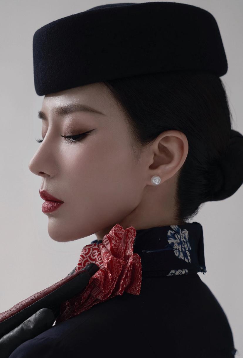 东航空姐的制服照，又美又飒。​​​