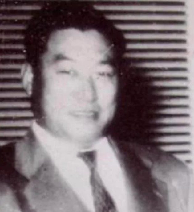 1954年，香港的中粮公司门前，总有一个叫藤井猛的日本人，每天高喊：“毛主席万岁