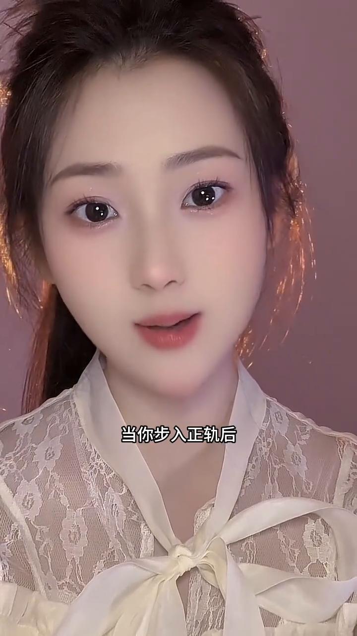 方向盘回正后左转灯会自动关闭。当你步入正轨后会发现有些人的离开也并无影响。后视镜