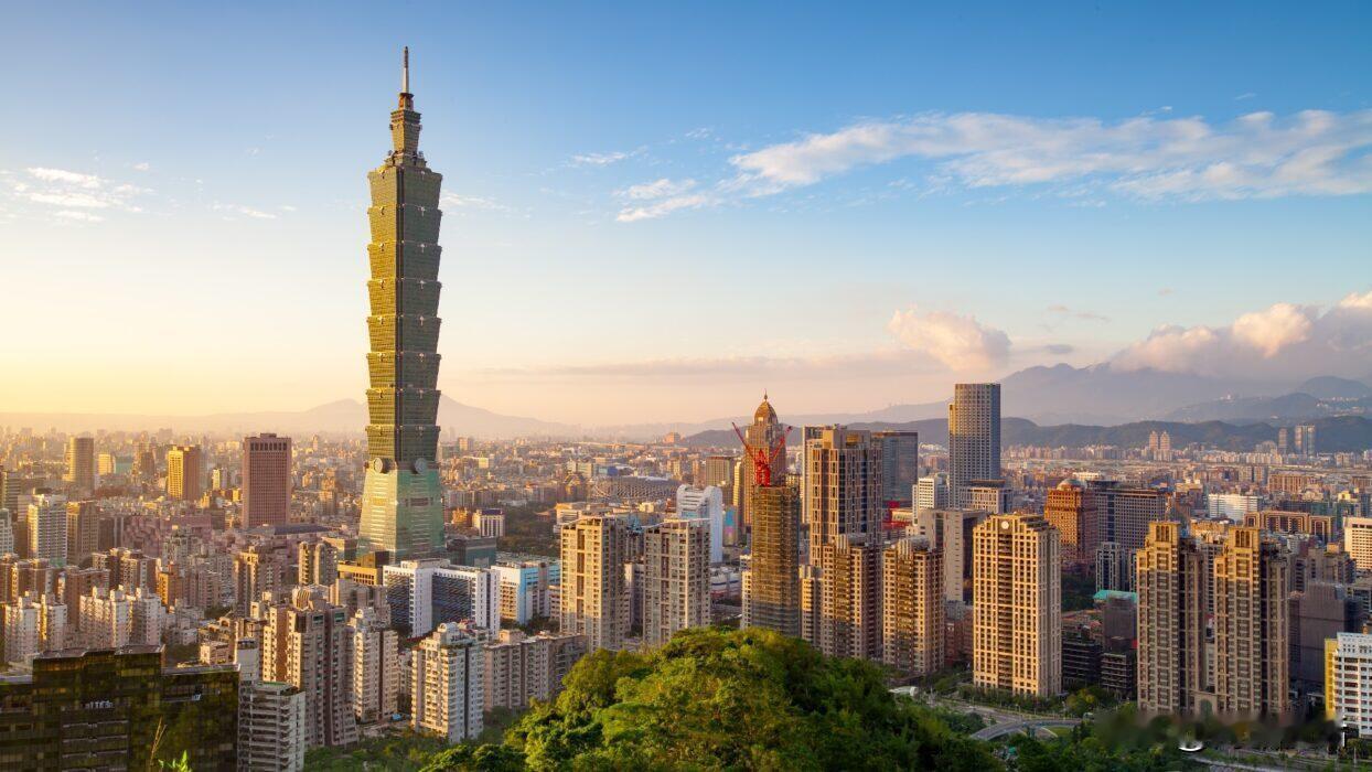 台湾经济体量约1万亿美元，相当于大陆一个经济强省。例如全国第一的广东，约2万亿美