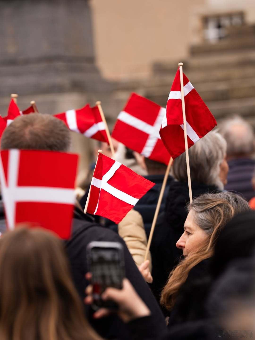丹麦王室🇩🇰4月16日，玛格丽特女王在弗雷德里克国王、玛丽王后、妹妹希腊王